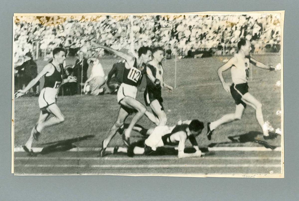 Photograph runners 1956 Australian National Mile Championship John