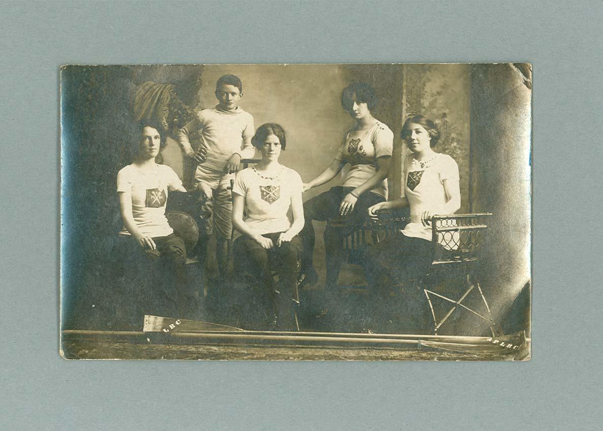 Postcard with image of Albert Park Ladies Rowing Club, 1910